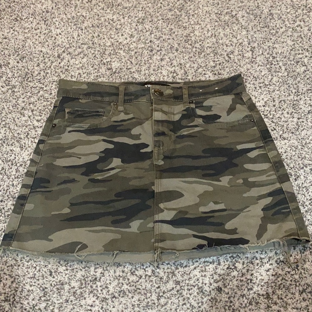 express camo mini skirt
